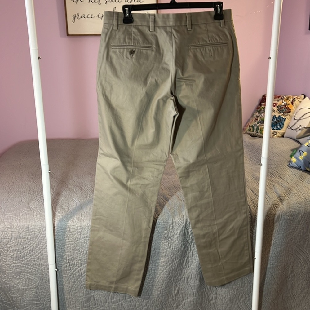 Dockers classic signature khakis. Worn 1-2x. 34Wx32L